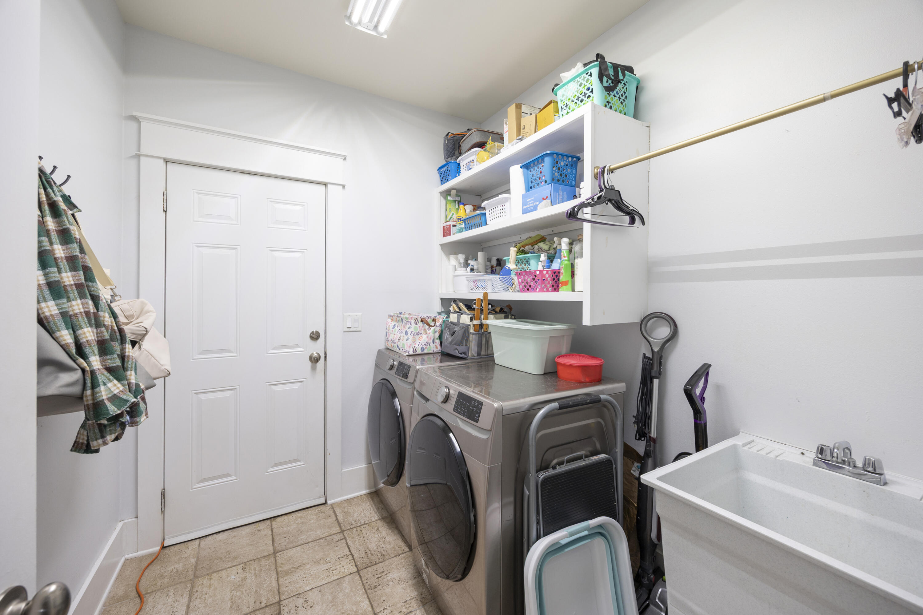 804 Symphony Way Freeport, FL 32439 - Photo 25 of 34 a utility room with dryer and washer