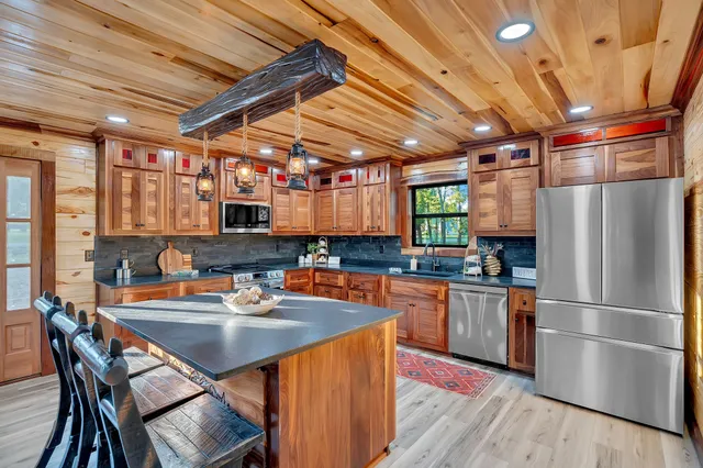 $799,900 | 92 Ghea Road, Normandy, TN 37360