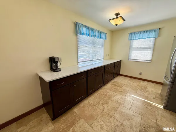 $339,900 | 197 Chestnut Place, Petersburg, IL 62675