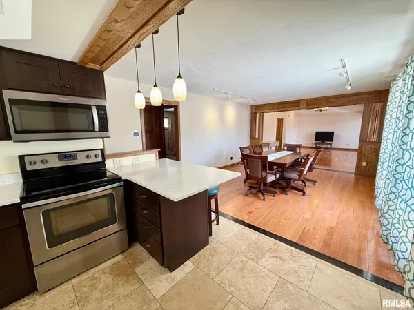 $339,900 | 197 Chestnut Place, Petersburg, IL 62675