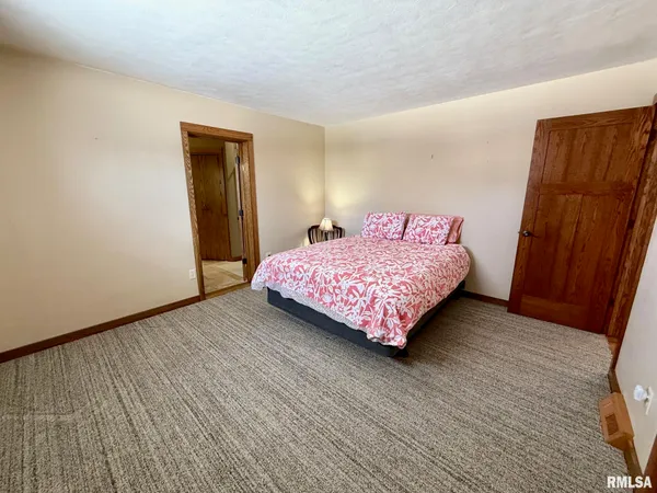 $339,900 | 197 Chestnut Place, Petersburg, IL 62675