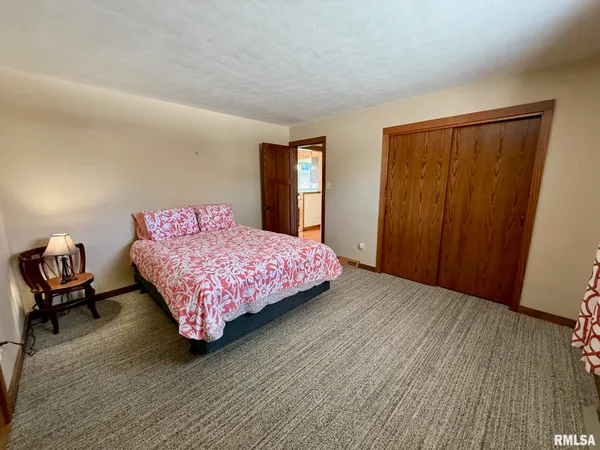 $339,900 | 197 Chestnut Place, Petersburg, IL 62675