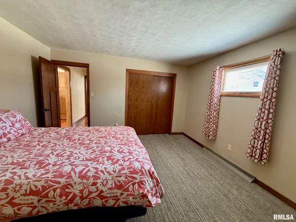 $339,900 | 197 Chestnut Place, Petersburg, IL 62675