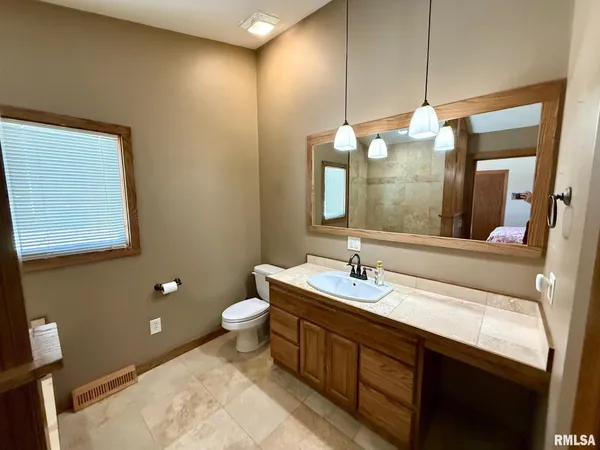 $339,900 | 197 Chestnut Place, Petersburg, IL 62675