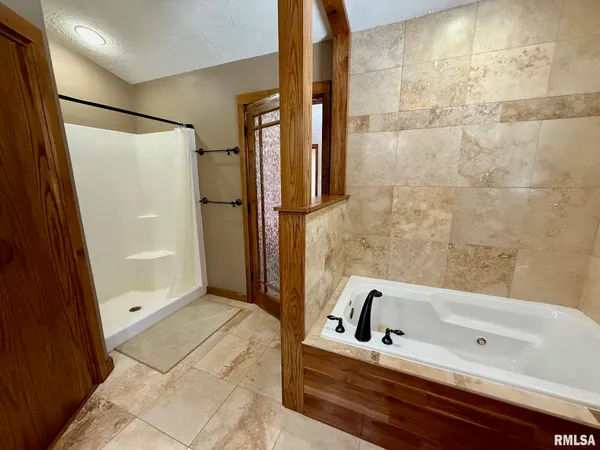 $339,900 | 197 Chestnut Place, Petersburg, IL 62675