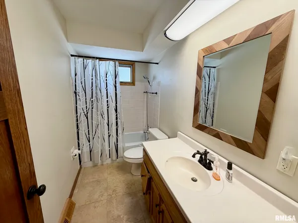 $339,900 | 197 Chestnut Place, Petersburg, IL 62675