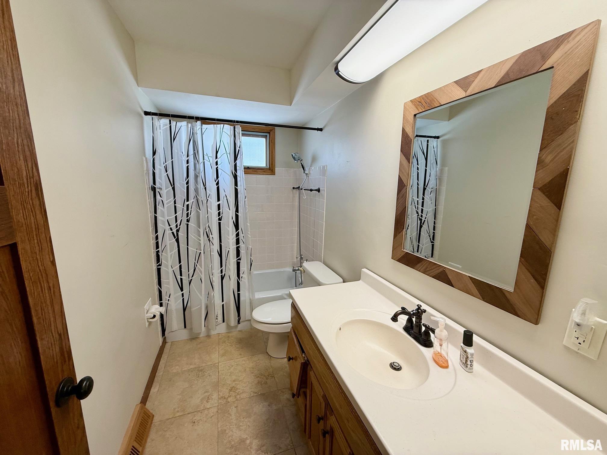 197 Chestnut Place Petersburg, IL 62675 - Photo 24 of 43