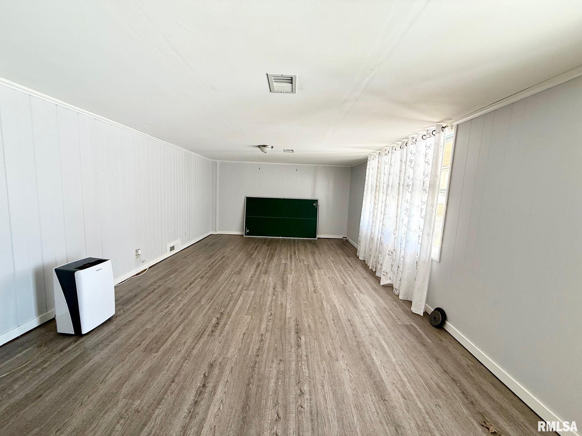 197 Chestnut Place Petersburg, IL 62675 - Photo 27 of 43