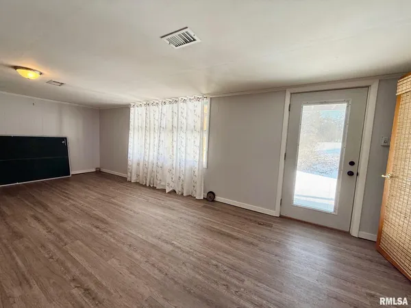 $339,900 | 197 Chestnut Place, Petersburg, IL 62675