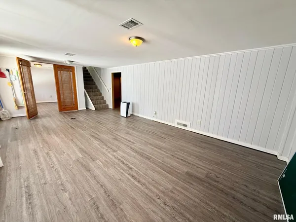 $339,900 | 197 Chestnut Place, Petersburg, IL 62675