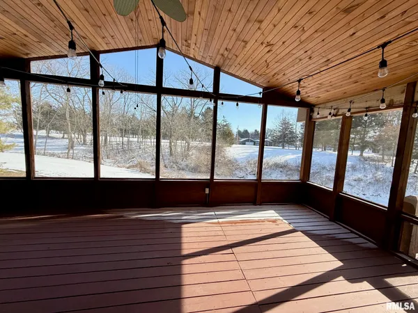 $339,900 | 197 Chestnut Place, Petersburg, IL 62675