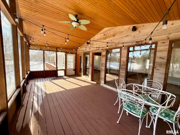 $339,900 | 197 Chestnut Place, Petersburg, IL 62675