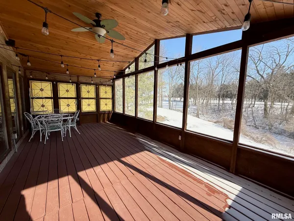 $339,900 | 197 Chestnut Place, Petersburg, IL 62675