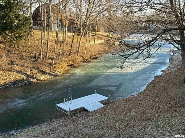 $339,900 | 197 Chestnut Place, Petersburg, IL 62675