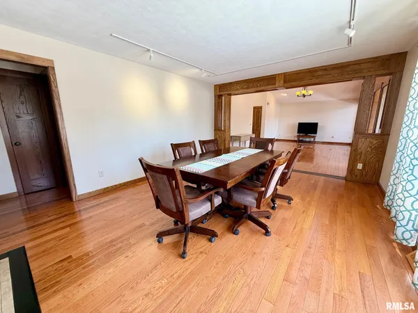 $339,900 | 197 Chestnut Place, Petersburg, IL 62675