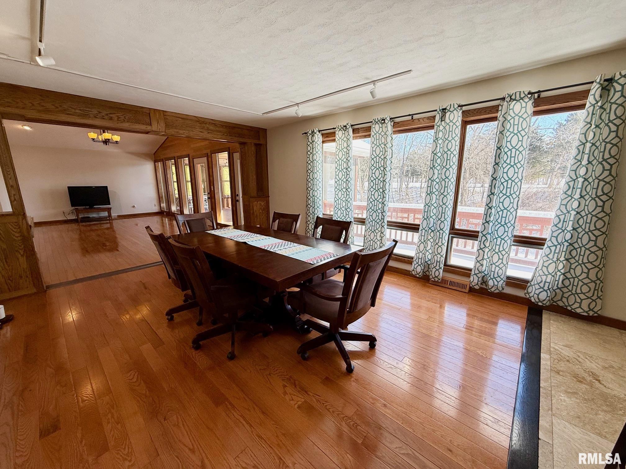 197 Chestnut Place Petersburg, IL 62675 - Photo 8 of 43