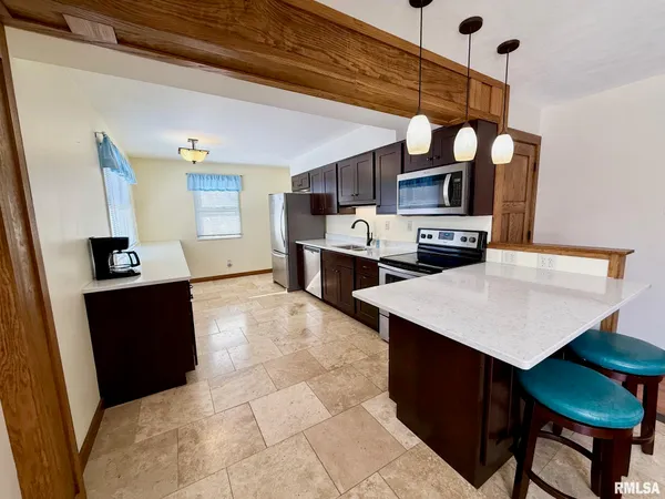 $339,900 | 197 Chestnut Place, Petersburg, IL 62675