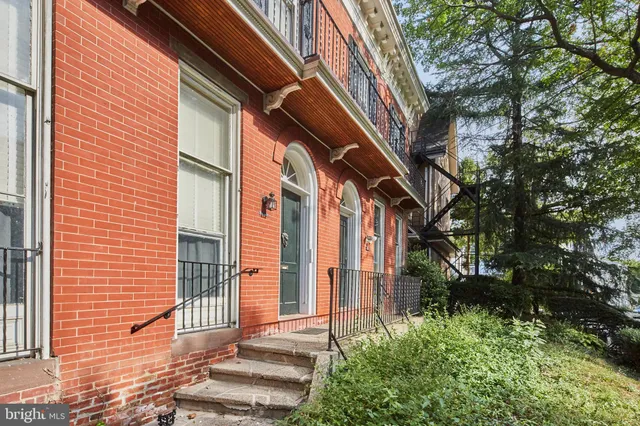 a view of a house with a plants
