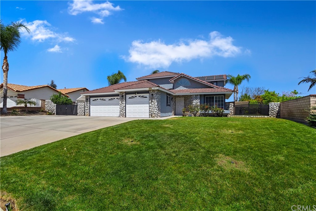 6732 Mission Grove Riverside, CA 92506 - Photo 1 of 1 a view of house with garden