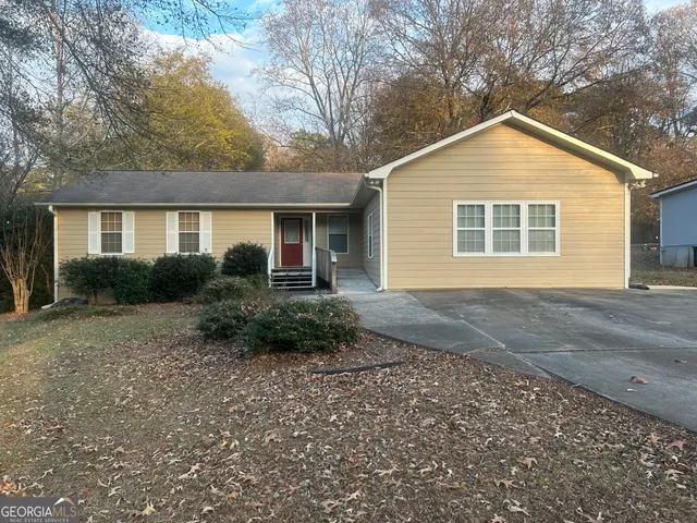 a view of outdoor space yard and front view of a house