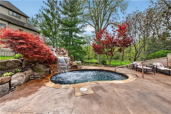 $1,350,000 | 15320 Larsen, Overland Park, KS 66221