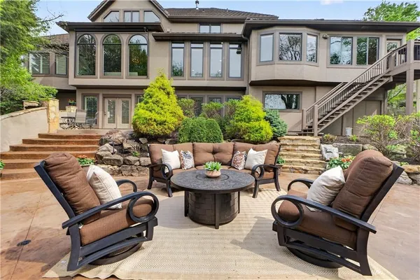 $1,350,000 | 15320 Larsen, Overland Park, KS 66221