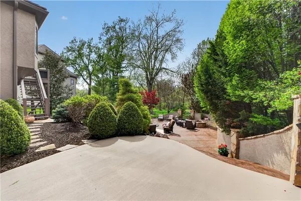 $1,350,000 | 15320 Larsen, Overland Park, KS 66221