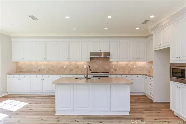 $5,695 | 99 Bianco, Irvine, CA 92618