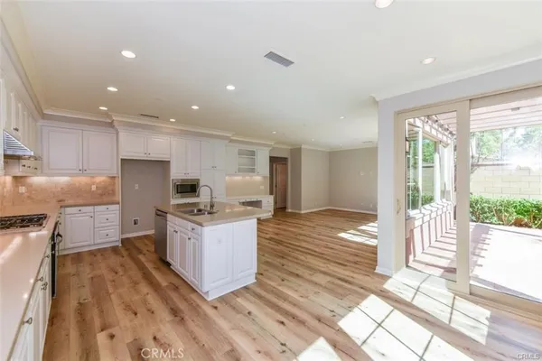 $5,695 | 99 Bianco, Irvine, CA 92618