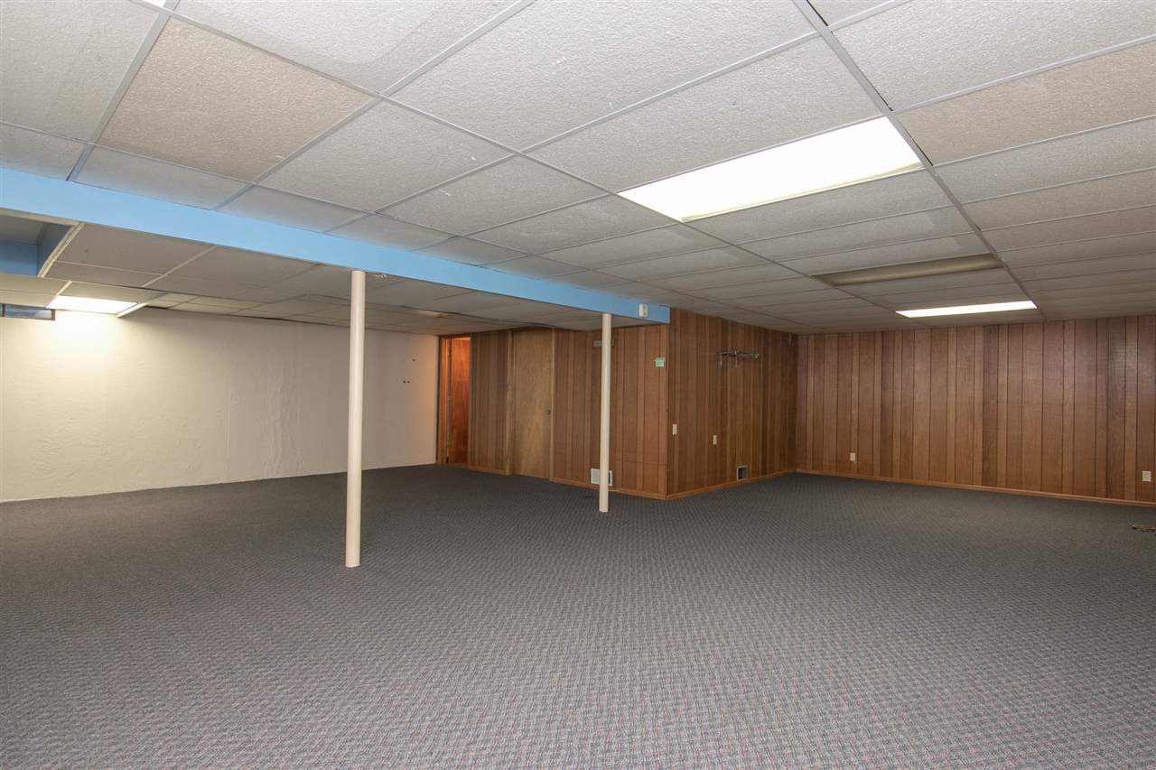 4861 Welsh Road Rockford, IL 61107 - Photo 17 of 21 an empty room with a projector and a projector
