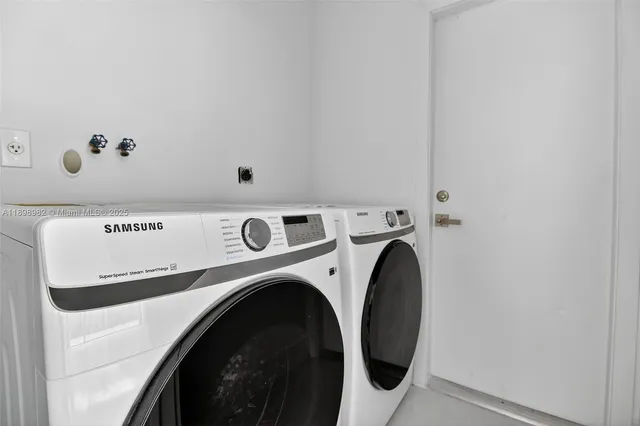 $1,099,999 | 11244 Northwest 58th Terrace, Doral, FL 33178