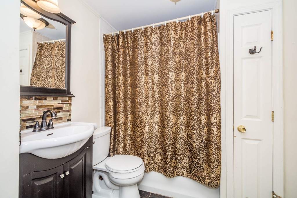 78 Sunset Road Dracut, MA 01826 - Photo 6 of 17 Gallery Image 6