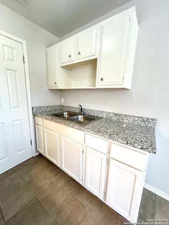 $675 | 643 West Summit, Unit 12, San Antonio, TX 78212