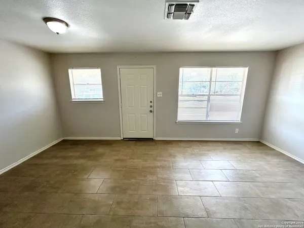 $675 | 643 West Summit, Unit 12, San Antonio, TX 78212