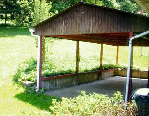 616 Sohn Road Aliquippa, PA 15001 - Photo 5 of 8 Patio/Deck.