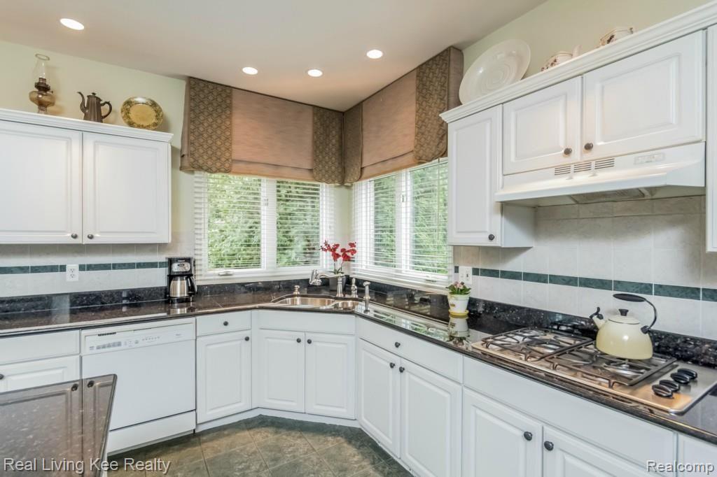 1777 Chase Drive Rochester, MI 48307 - Photo 14 of 53 013-1688886-medium.jpg