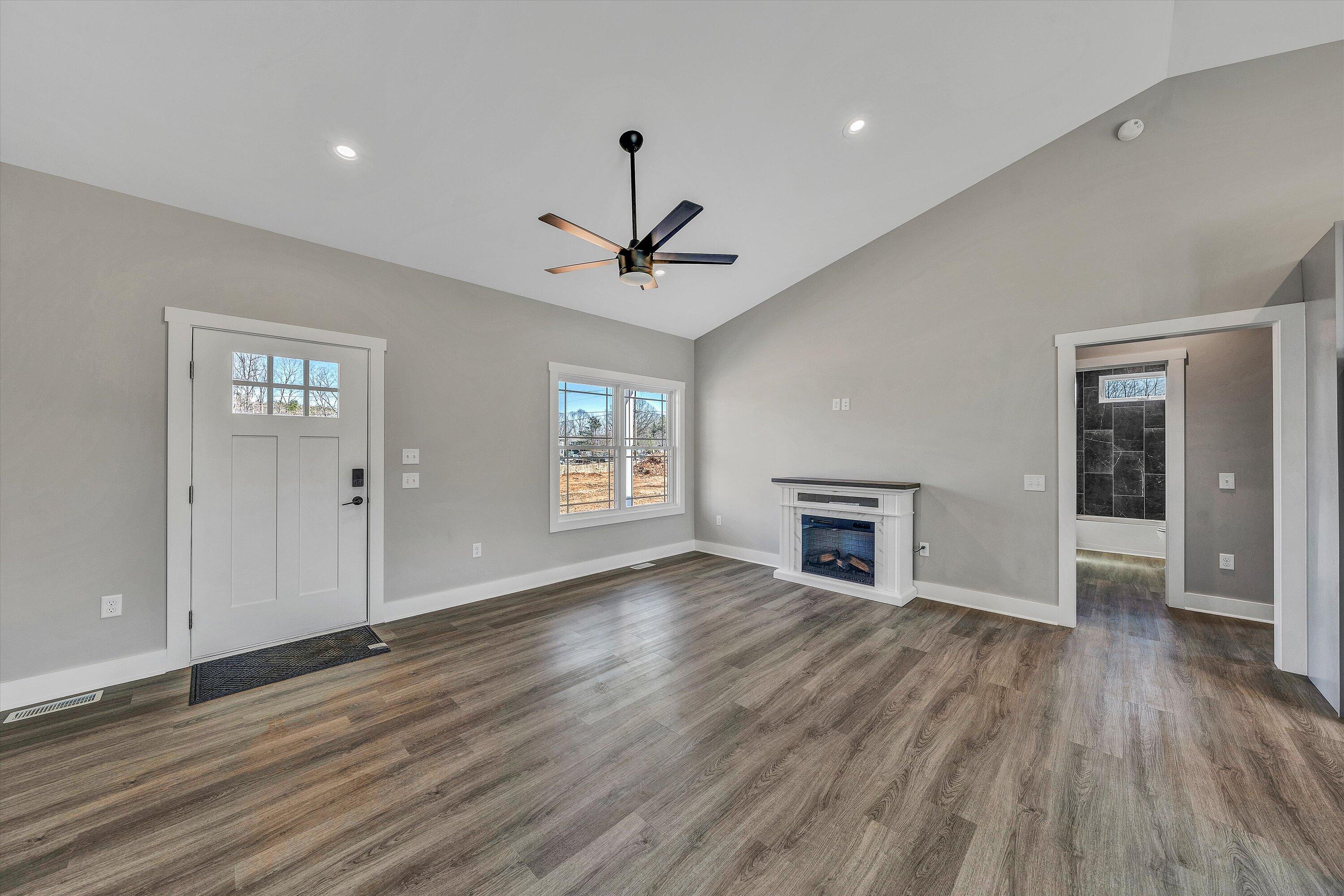 6478 Scruggs Road Moneta, VA 24121 - Photo 7 of 28 06-DSC00277