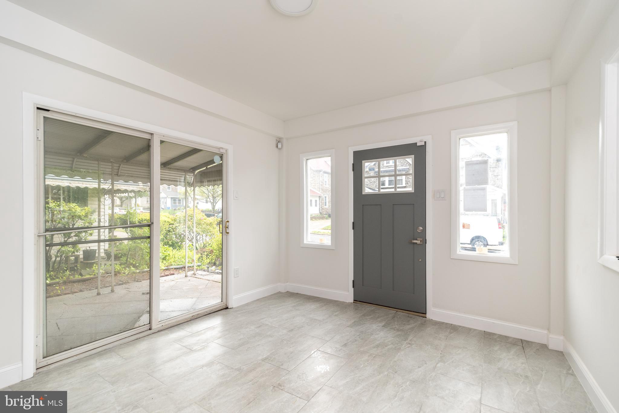 6122 Nassau Road Philadelphia, PA 19151 - Photo 3 of 49 Interior foyer