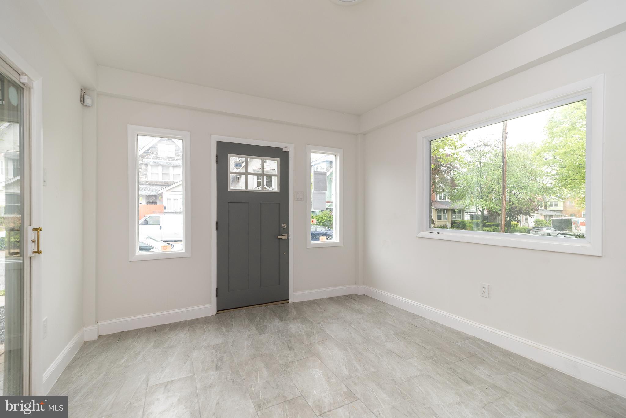 6122 Nassau Road Philadelphia, PA 19151 - Photo 4 of 49 Interior foyer