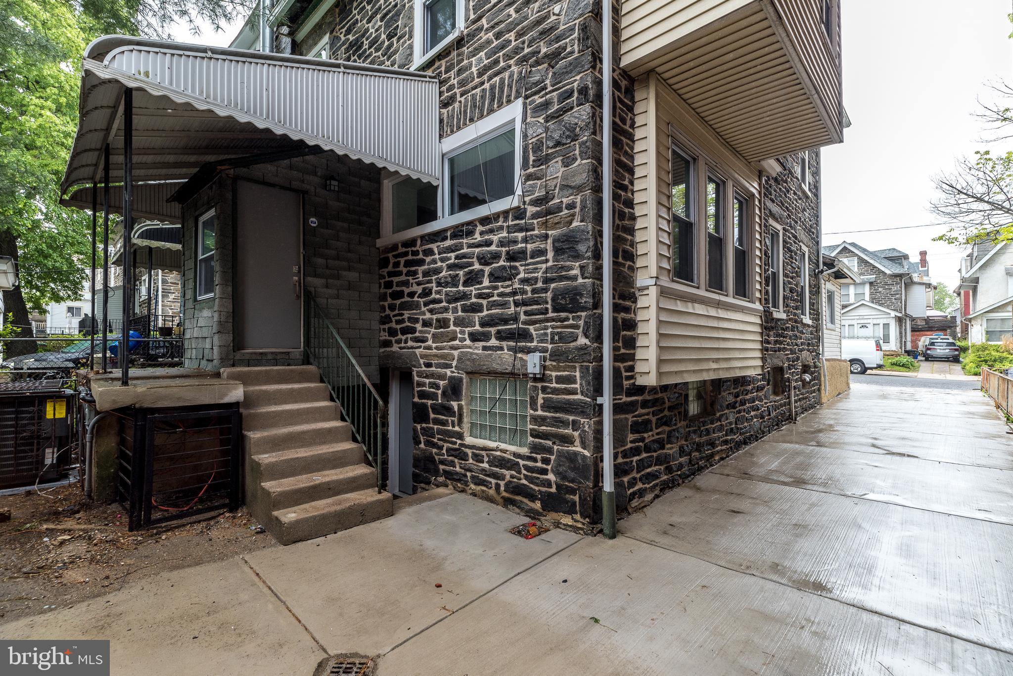 6122 Nassau Road Philadelphia, PA 19151 - Photo 49 of 49 Rear Entrance / Side Driveway