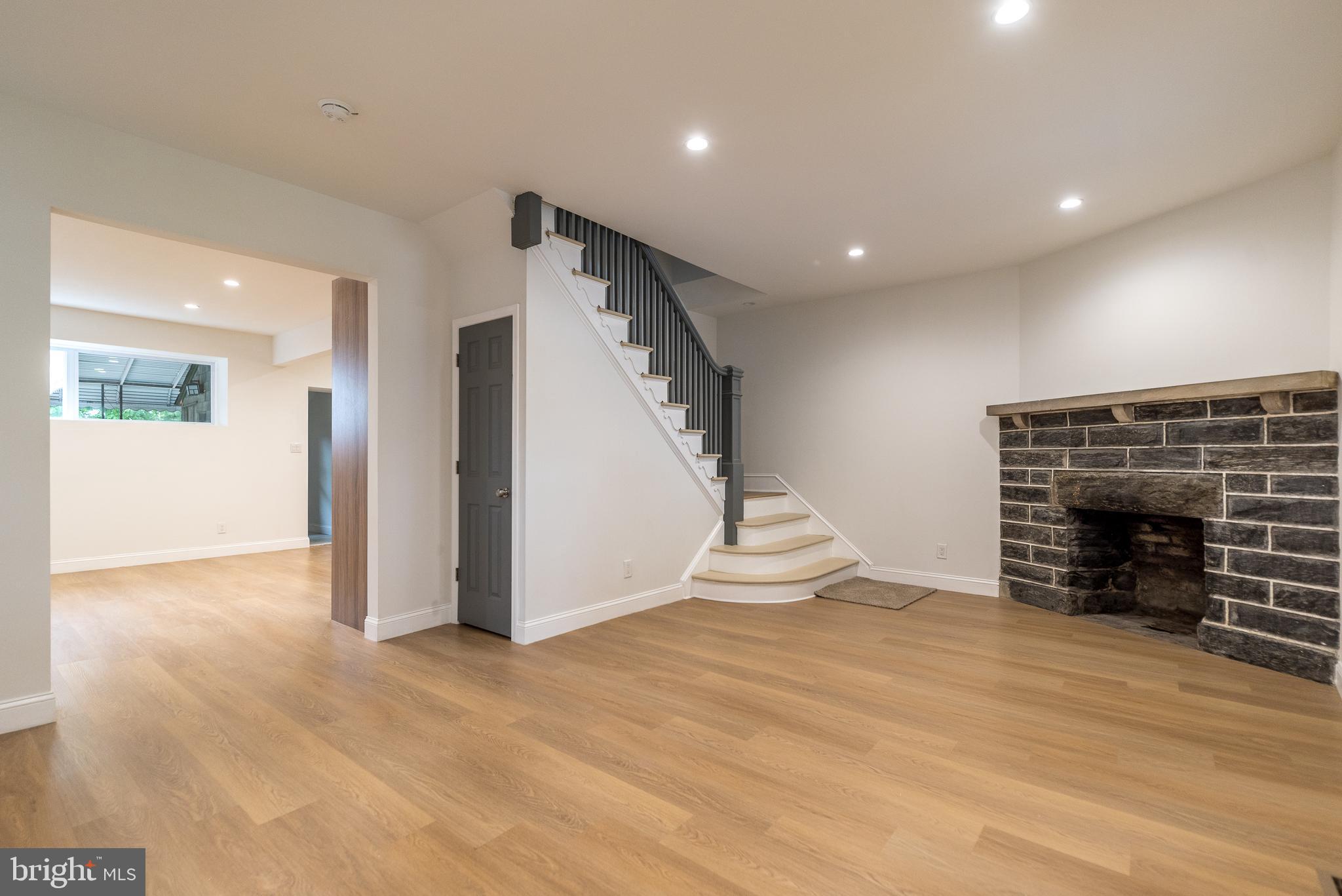 6122 Nassau Road Philadelphia, PA 19151 - Photo 8 of 49 Living Room