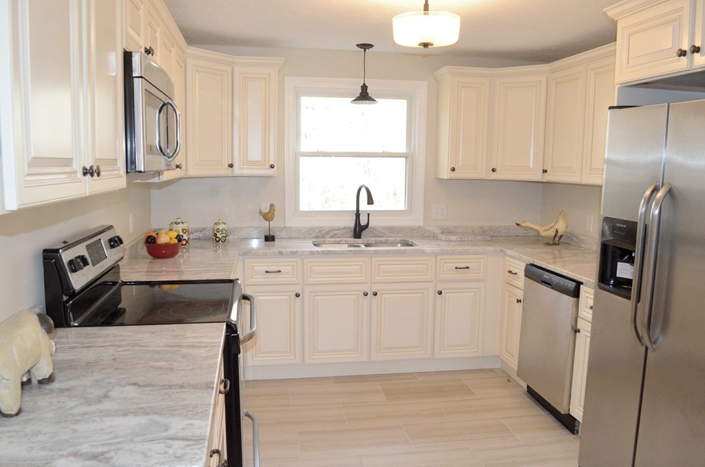 23 Dunham Road Freetown, MA 02702 - Photo 2 of 27 Gallery Image 2