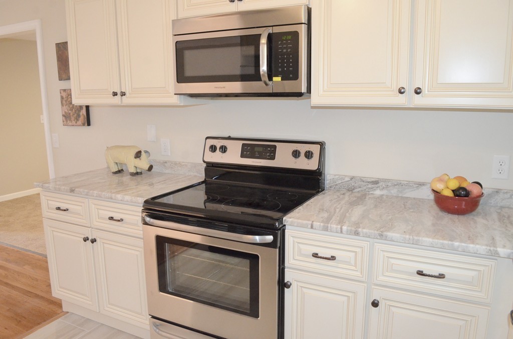 23 Dunham Road Freetown, MA 02702 - Photo 3 of 27 Gallery Image 3