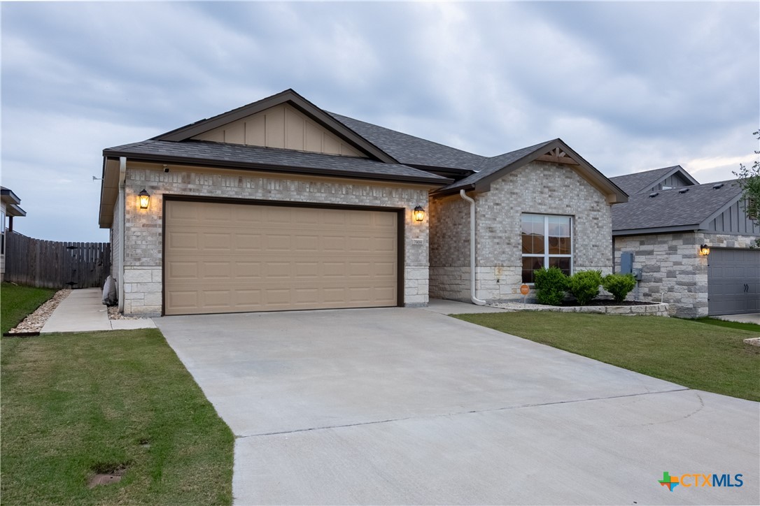 7909 McCulloch Road Temple, TX 76502 - Photo 44 of 46 a front view of a house with a yard and garage