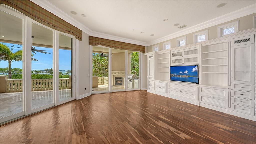 1356 Point Crisp Road Sarasota, FL 34242 - Photo 21 of 55 Gallery Image 21