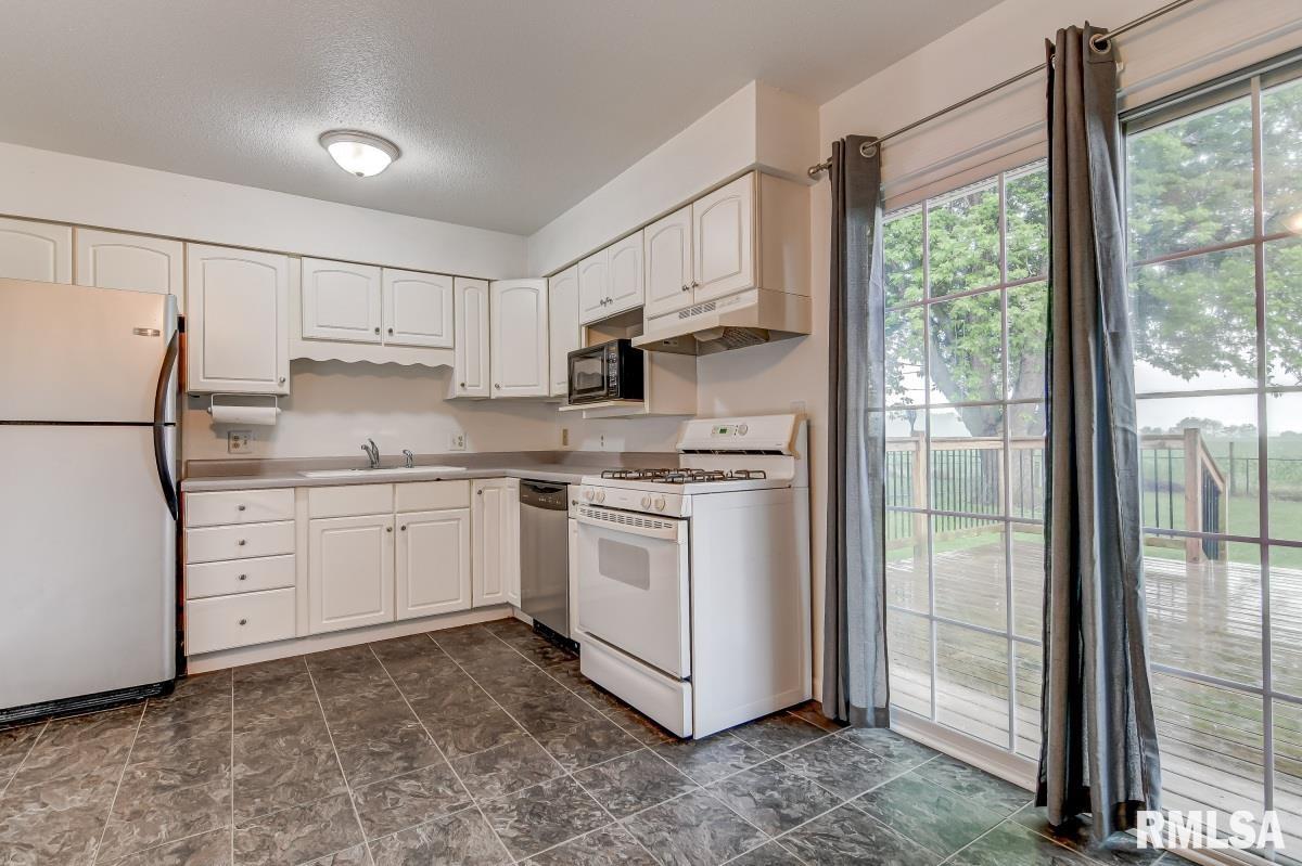 31 Buckingham Road Chatham, IL 62629 - Photo 8 of 30 Gallery Image 8