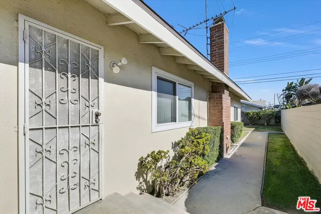 a view of house with backyard