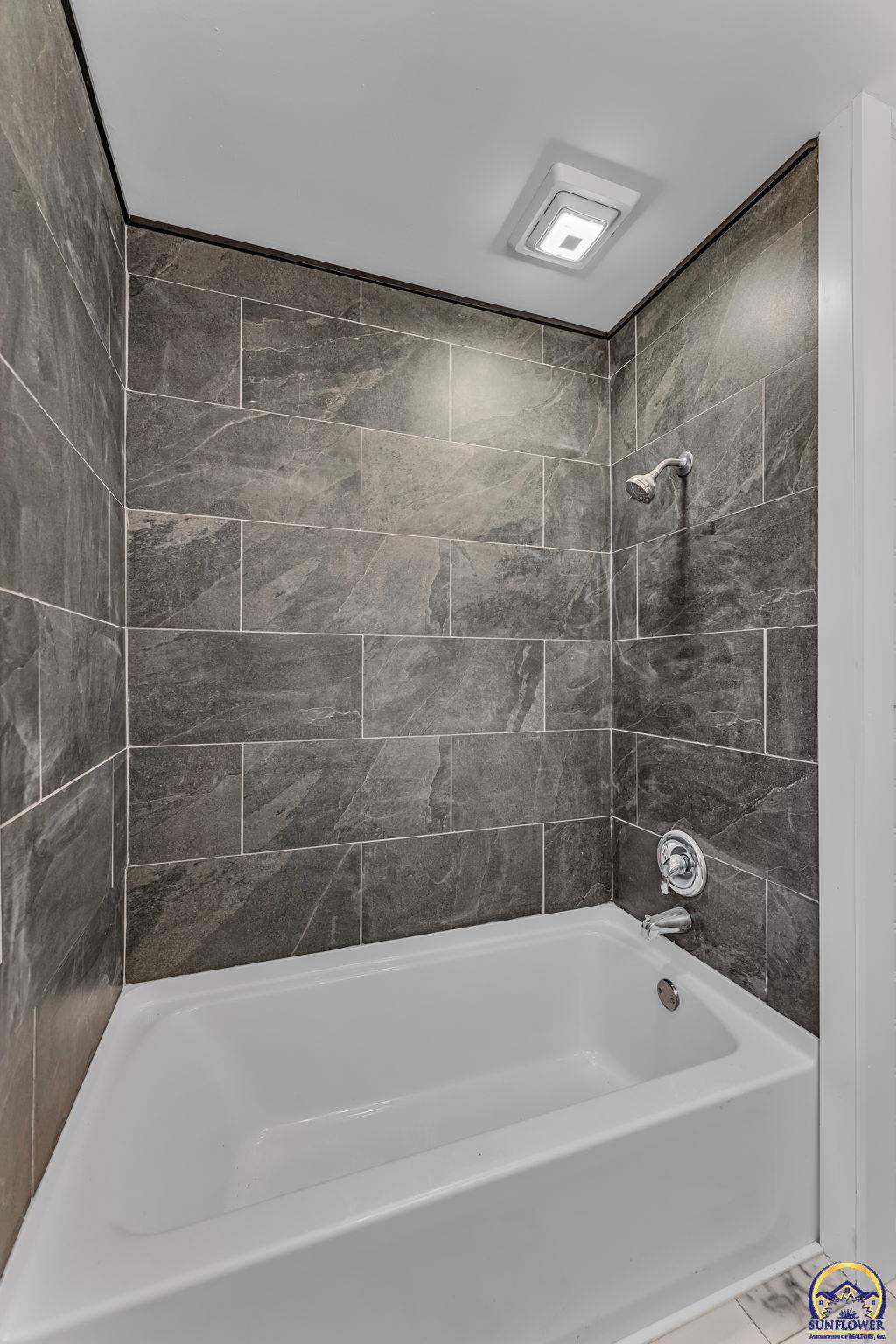 2212 Southwest Plass Avenue Topeka, KS 66611 - Photo 27 of 29 Bathroom