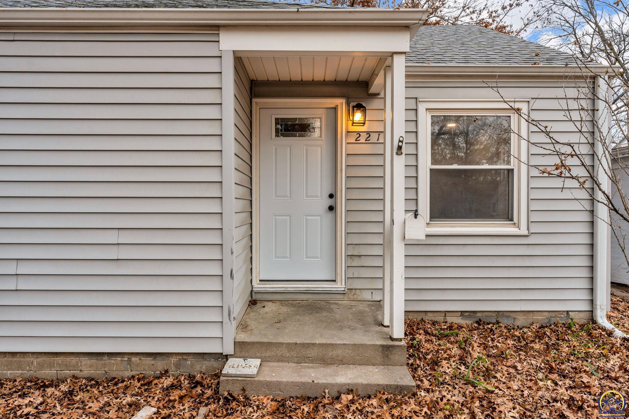 2212 Southwest Plass Avenue Topeka, KS 66611 - Photo 6 of 29 Come on In