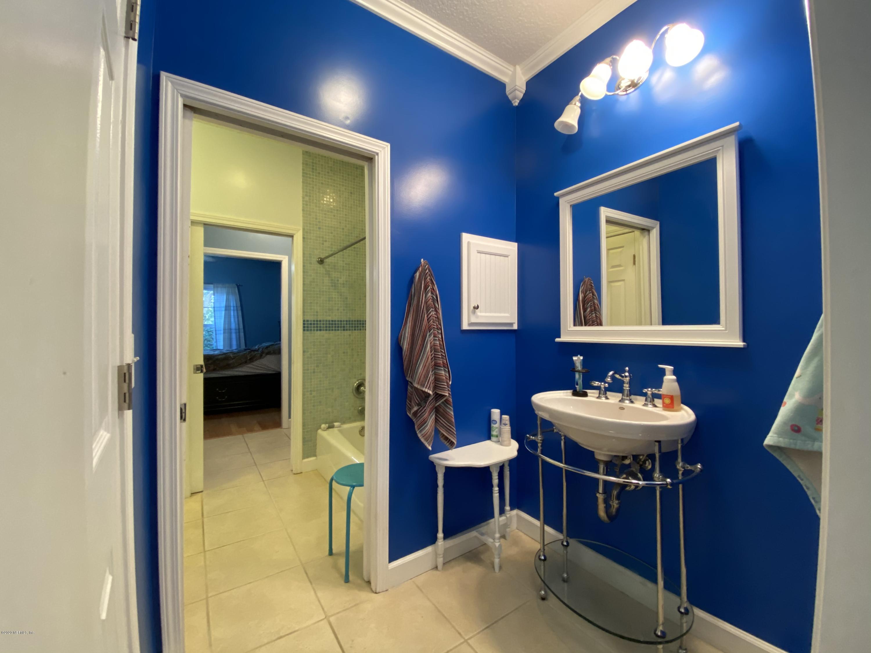 371283 Kings Ferry Road Hilliard, FL 32046 - Photo 15 of 35 First Bathroom